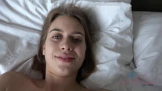Petite baise du matin après une bonne nuit Petite baise du matin après une bonne nuit