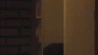 Un voyeur admire des voisines bien sexy