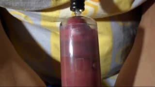 Pomper sa bite pour devenir dur et se masturber Pomper sa bite pour devenir dur et se masturber
