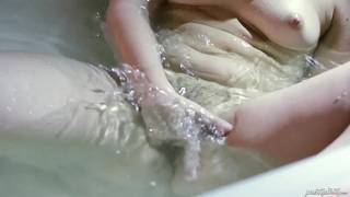 Il va defoncer l'amie de sa copine Il va defoncer l'amie de sa copine