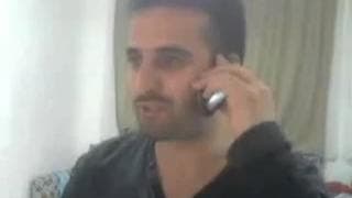 Au téléphone, il tripote bien sa queue ! Au téléphone, il tripote bien sa queue !
