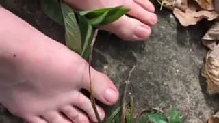 Cette transsexuelle utilise un gros gode noir