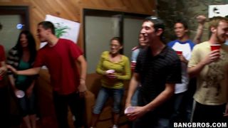 Fetes entre potes qui finit en baise gang bang Fetes entre potes qui finit en baise gang bang