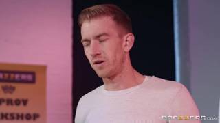Cette répétition de théâtre se termine en baise Cette répétition de théâtre se termine en baise