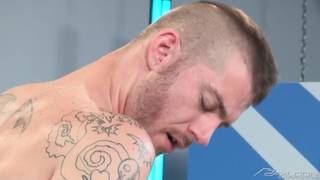 Des gays bien dotés qui aiment se branler Des gays bien dotés qui aiment se branler