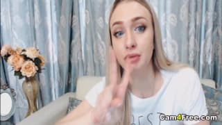 Belle blonde qui se masturbe avec un sextoy ! Belle blonde qui se masturbe avec un sextoy !