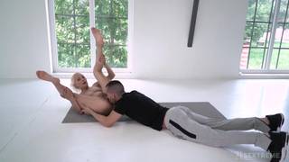 Vieille chaudasse mature baise le prof de yoga Mature, Mature et Jeunot, Grosse Bite, Mamie Porno, Chatte poilue, Full HD Porn, Cunnilingus