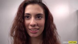 Une bombe tchèque fait son premier casting Une bombe tchèque fait son premier casting