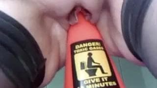 BBW met tout genre de trucs dans son vagin BBW met tout genre de trucs dans son vagin