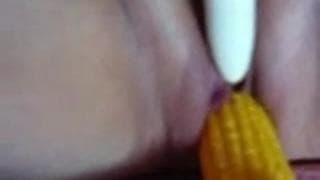 BBW mature se fait pénétrer avec du maïs BBW mature se fait pénétrer avec du maïs