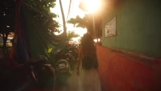 Serena L, se baigne à poile en Inde Serena L, se baigne à poile en Inde