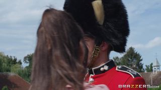 Sofia Lee ce fait déglingué par la bite de Danny D