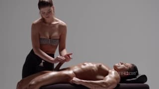 Massage érotique du pénis le fait éjaculer pleinement Massage érotique du pénis le fait éjaculer pleinement