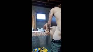 En flag au taf en train de baiser une pute En flag au taf en train de baiser une pute