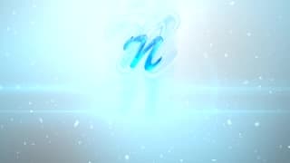 La belle Alice se dénude et se masturbe sur un transat