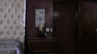 Son homme regarde sa femme baiser un inviter Son homme regarde sa femme baiser un inviter