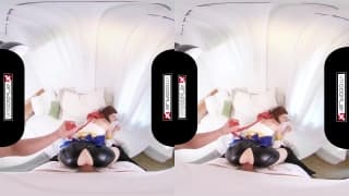 Une jeune salope vêtue de latex saute sur cette bite dure Une jeune salope vêtue de latex saute sur cette bite dure