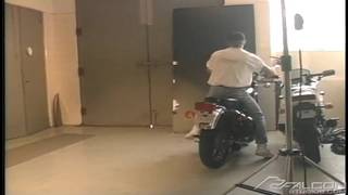 Motard fait une séance photo homosexuelle Motard fait une séance photo homosexuelle