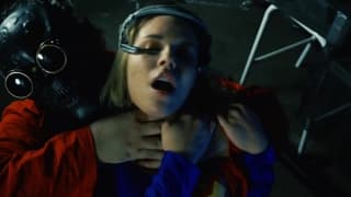 Supergirl devient impuissante face à la puissante bite Supergirl devient impuissante face à la puissante bite