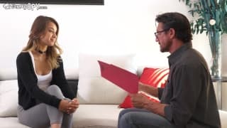 Une baby-sitter sexy punie par la maîtresse de maison Une baby-sitter sexy punie par la maîtresse de maison
