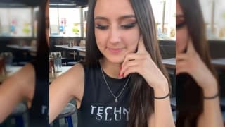 Snap nude de la superbe Eliza Ibarra en POV vertical Snap nude de la superbe Eliza Ibarra en POV vertical