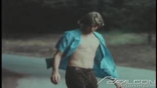 Après le skate il prend sa douche et se branle Après le skate il prend sa douche et se branle
