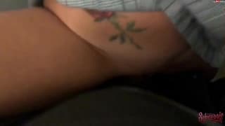 Jeune blondinette coquine mais salope se fait baiser en route