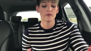 Hannah Brooks se masturbe avec son nouveau gode Hannah Brooks se masturbe avec son nouveau gode