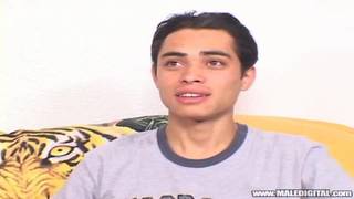 Latino Sebastian Rodriguez se branle en casting Latino Sebastian Rodriguez se branle en casting
