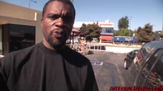 Niya veut s'empaler sur une grosse queue black