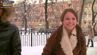 Erick Lewis et son pote ramassent Liza Shay dans la rue