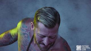 Hugh Hunter plonge ses deux mains entière dans l'anus de Teddy Bryce Hugh Hunter plonge ses deux mains entière dans l'anus de Teddy Bryce