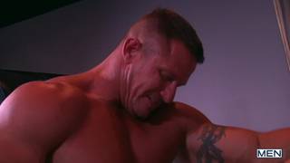 Le sexy DILF Rock va miner le petit cul du blondinet Tyler Morgan Le sexy DILF Rock va miner le petit cul du blondinet Tyler Morgan