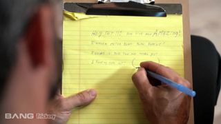 Gros cuck admire sa femme se faire tringler