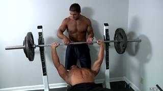 Du bodybuilding en torse nu avec Tyler St.James et Dereck Fox