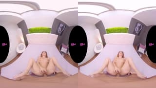 Deux coquines folle de sexe baisent un mec, le tout filmé en POV et VR Deux coquines folle de sexe baisent un mec, le tout filmé en POV et VR