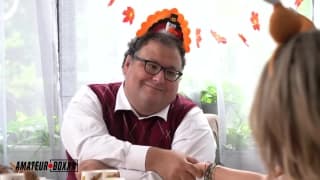 Il baise sa copine et sa belle-mère pour Thanksgiving