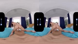 Paige Owens chevauche cette bite dans une vidéo de réalité virtuelle