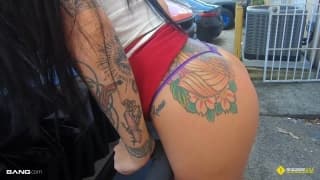 Lilith Morningstar se fait démonter au garage Lilith Morningstar se fait démonter au garage