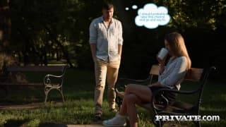 Belle blonde Eveline Dellai fait un date au park qui finit en baise Belle blonde Eveline Dellai fait un date au park qui finit en baise