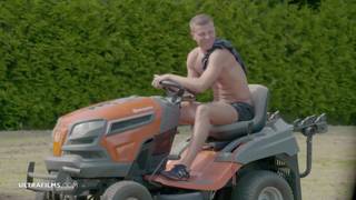 Partie de baise au stade de foot