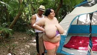 Peyton Thomas veut baiser quand elle est en camping Peyton Thomas veut baiser quand elle est en camping