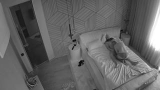 Elle le suce devant la caméra de surveillance