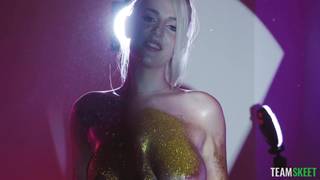 Belle blonde tatouée en chaleur Blonde, Gros Seins, Lingerie Sexy, Full HD Porn, UHD 4K