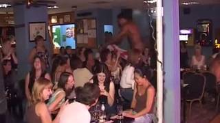 Beaucoup de femmes consentantes à ces soirées chaudes