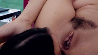 Lesbiennes Kuleana et Payton Preslee baisent dur Lesbiennes Kuleana et Payton Preslee baisent dur