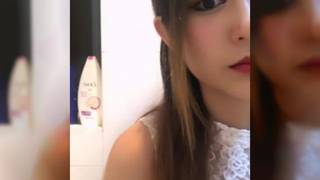 Petite asiatique se masturbe devant sa caméra en solo Petite asiatique se masturbe devant sa caméra en solo