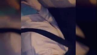 Brunette exhibitionniste se masturbe dans sa voiture Brunette exhibitionniste se masturbe dans sa voiture