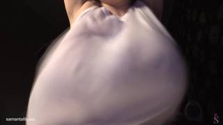 Samanta Lily mouille ses énormes seins Gros Seins Naturels, Porno Stars, Full HD Porn, Huile