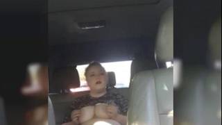 BBW Effy Grace se masturbe dans la voiture BBW Effy Grace se masturbe dans la voiture